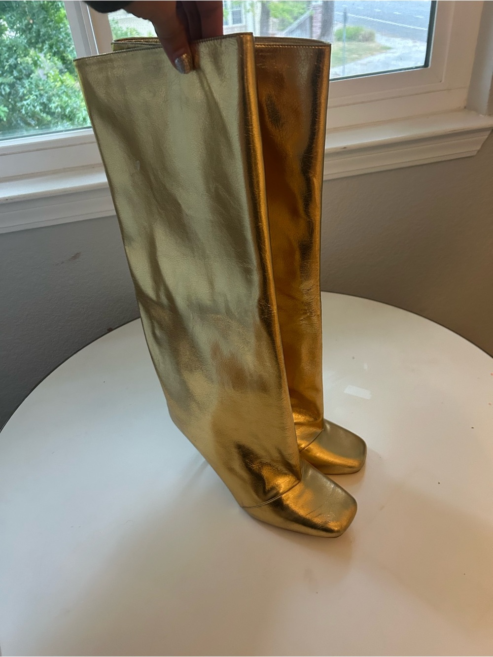 Azalea Wang Size 10 Women's Metallic Gold Knee-High Boots - Sleek Fashion Boot